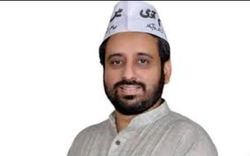 Aam Aadmi Party के लिए एक और संकट, अब विधायक Amanatullah Khan के ठिकानों पर ED की छापेमारी